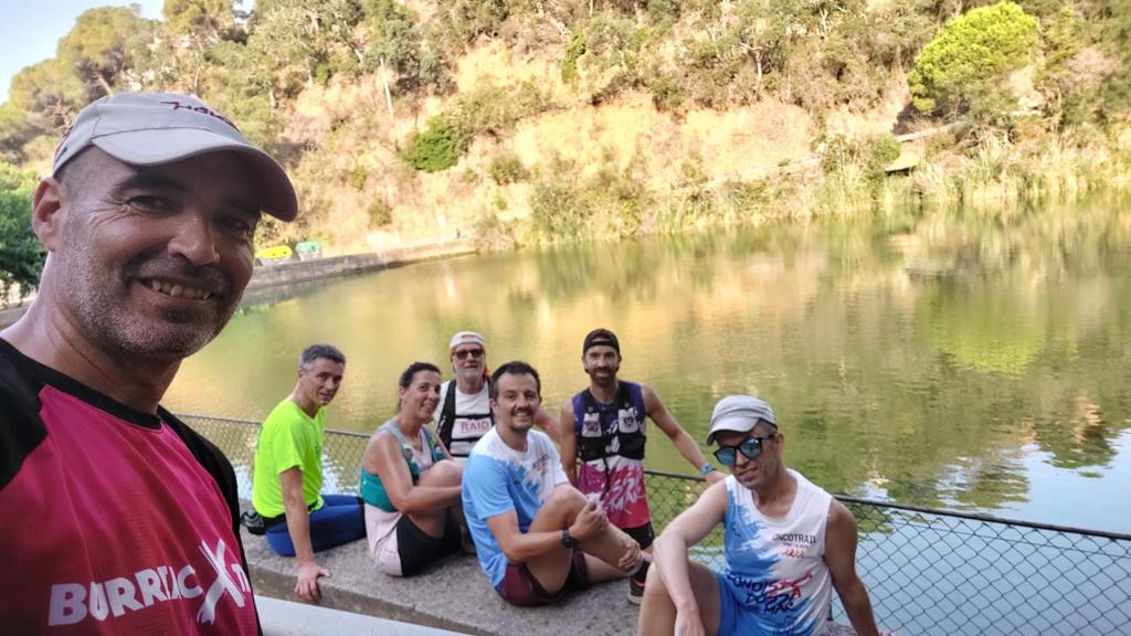 Sortida del club al costat d’un llac